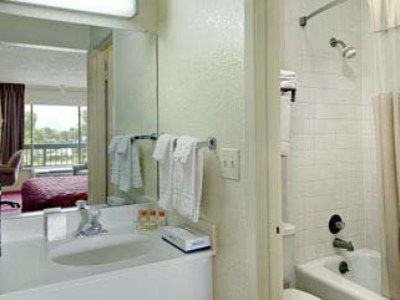 Travelodge By Wyndham Fort Myers North Норт-Форт-Маєрс Номер фото